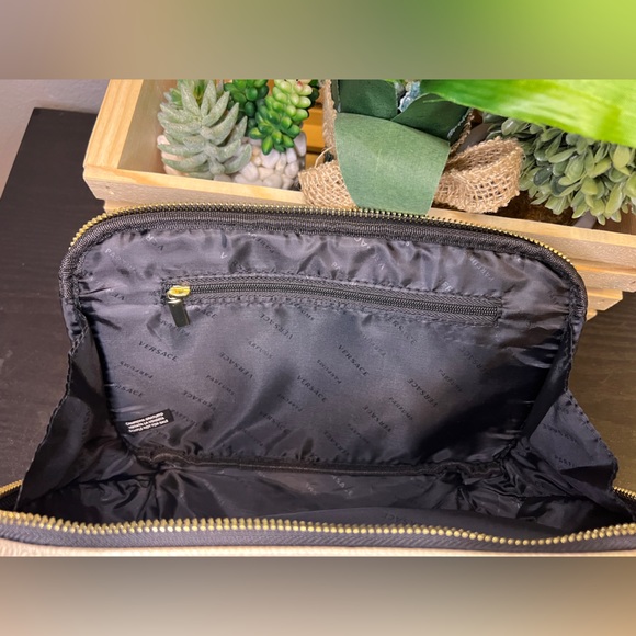 Versace Parfums Black/Gold Toiletry Pouch - Picture 10 of 13
